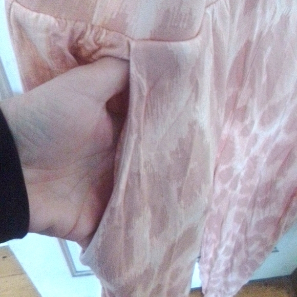 G by Guliana incredibly soft light salmon leopard romper with pockets. - Picture 4 of 4